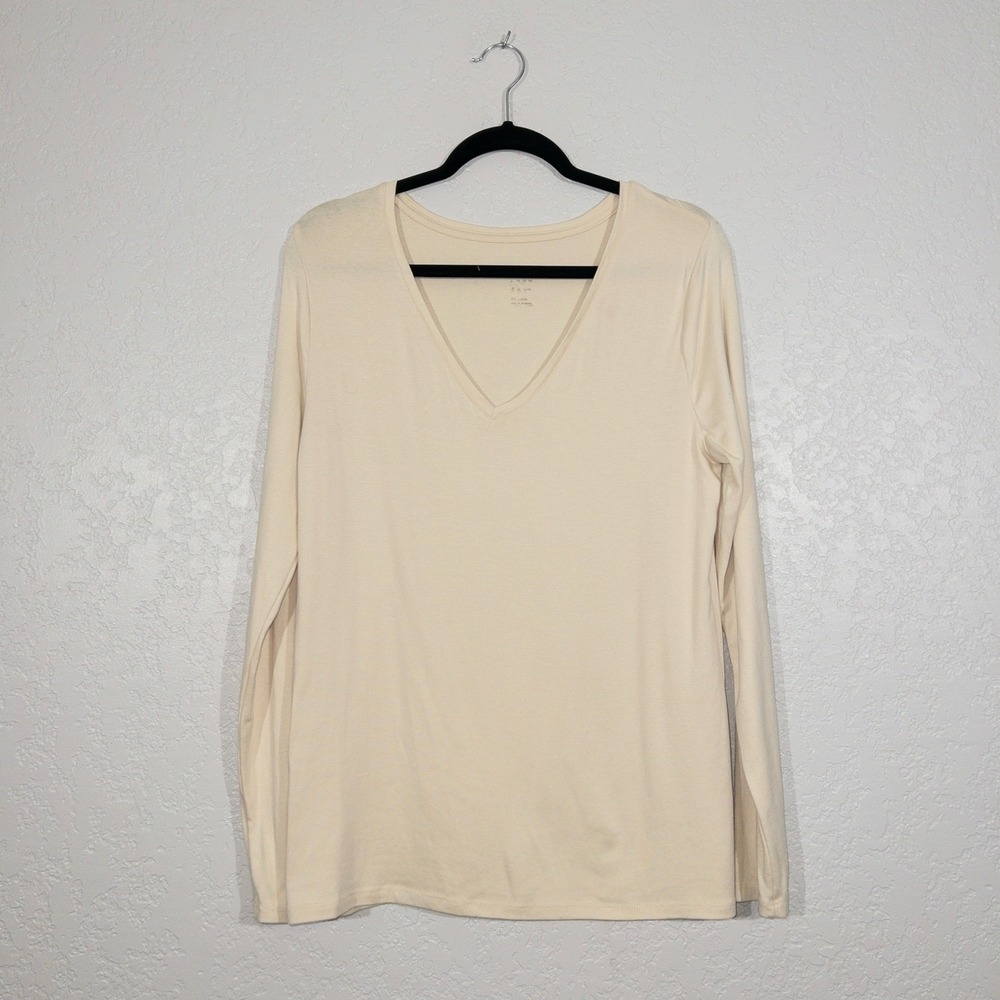 A New Day X Target Cream Basic V Neck T-Shirt Size XXLarge